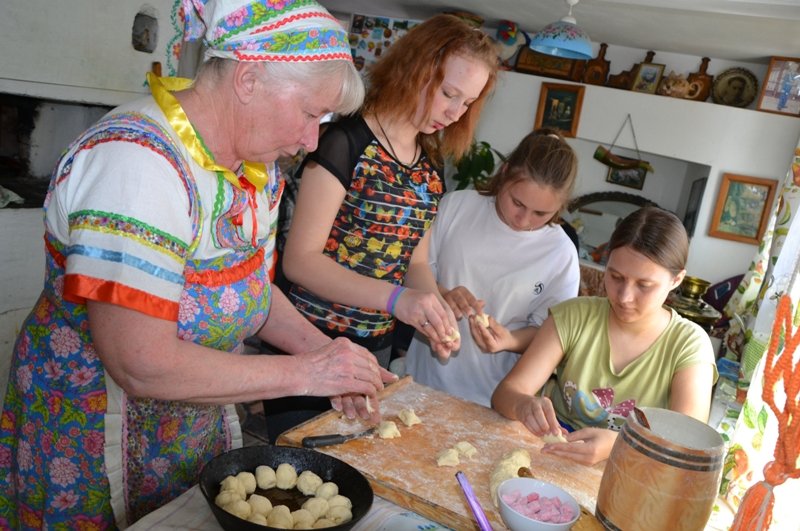 В Кунгуре подростки стали участниками «Посиделок у русской печки»