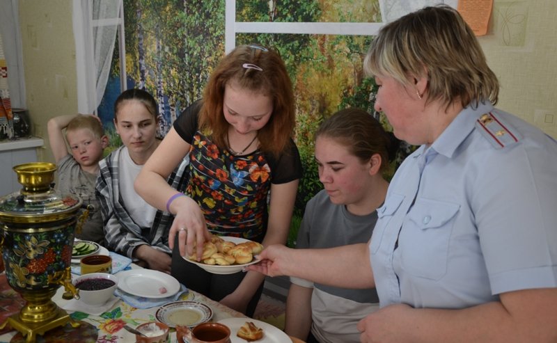 В Кунгуре подростки стали участниками «Посиделок у русской печки»